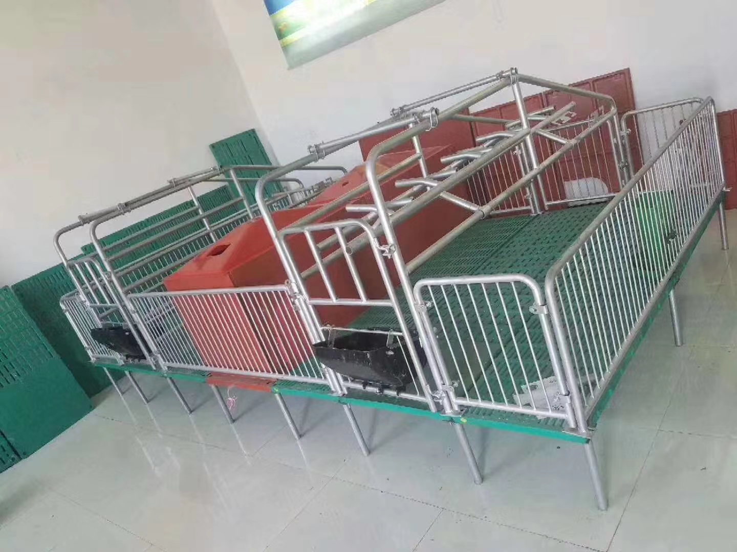 母豬產(chǎn)床的種類，到底哪種比較實(shí)用?